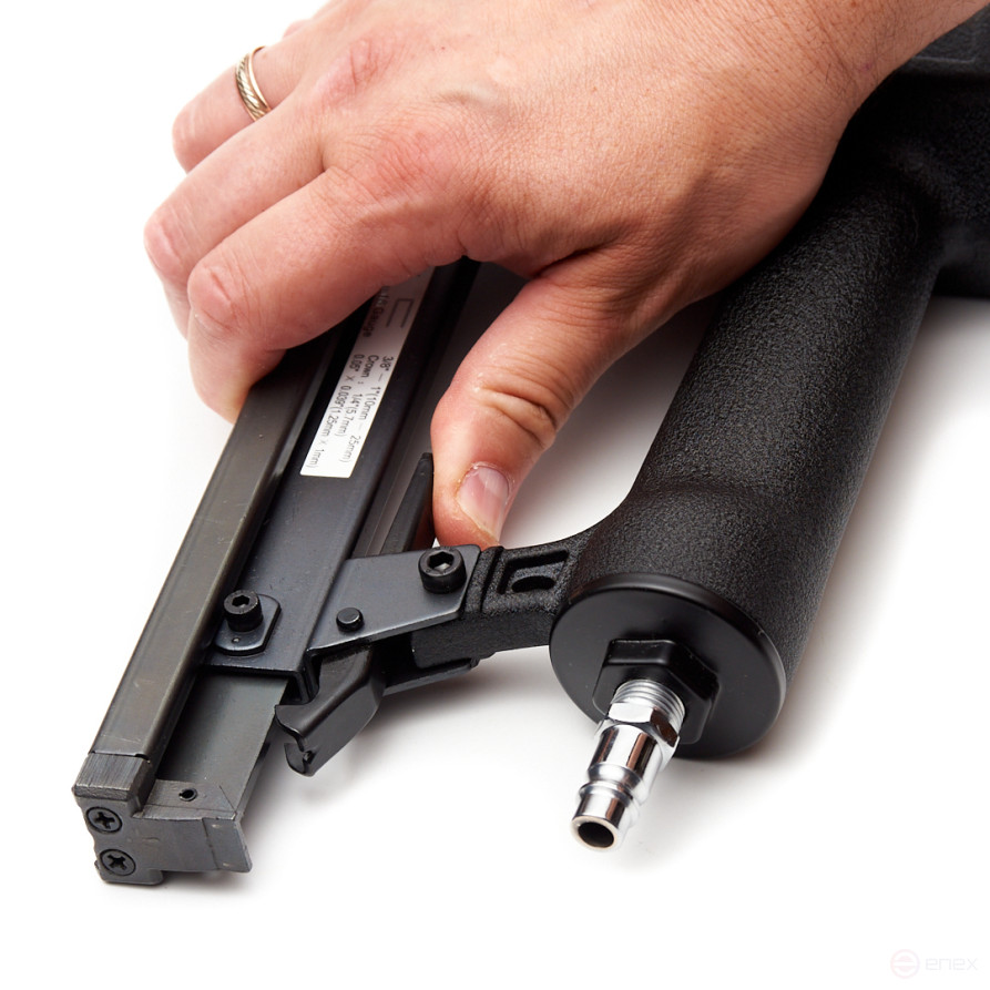 Пистолет скобозабивной для ротанга Hybest 425K (пневматический, скобы ротанг тип 400К 18Ga)