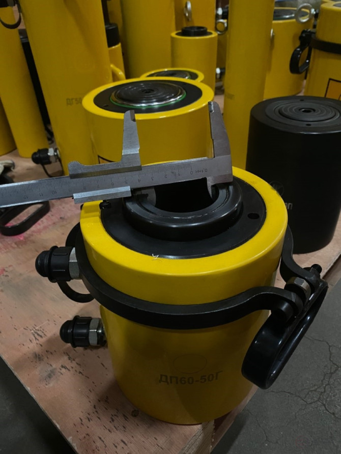 Hydraulic jack with hollow rod DP60-100G (hydraulic return, g/n 60t, stroke of the rod 100mm, pick-up 252mm) MALIEN