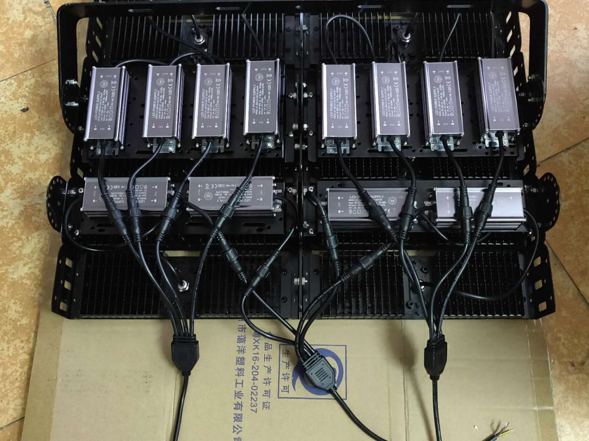 Светодиодный прожектор Mosvolt GL-FL-1000W E