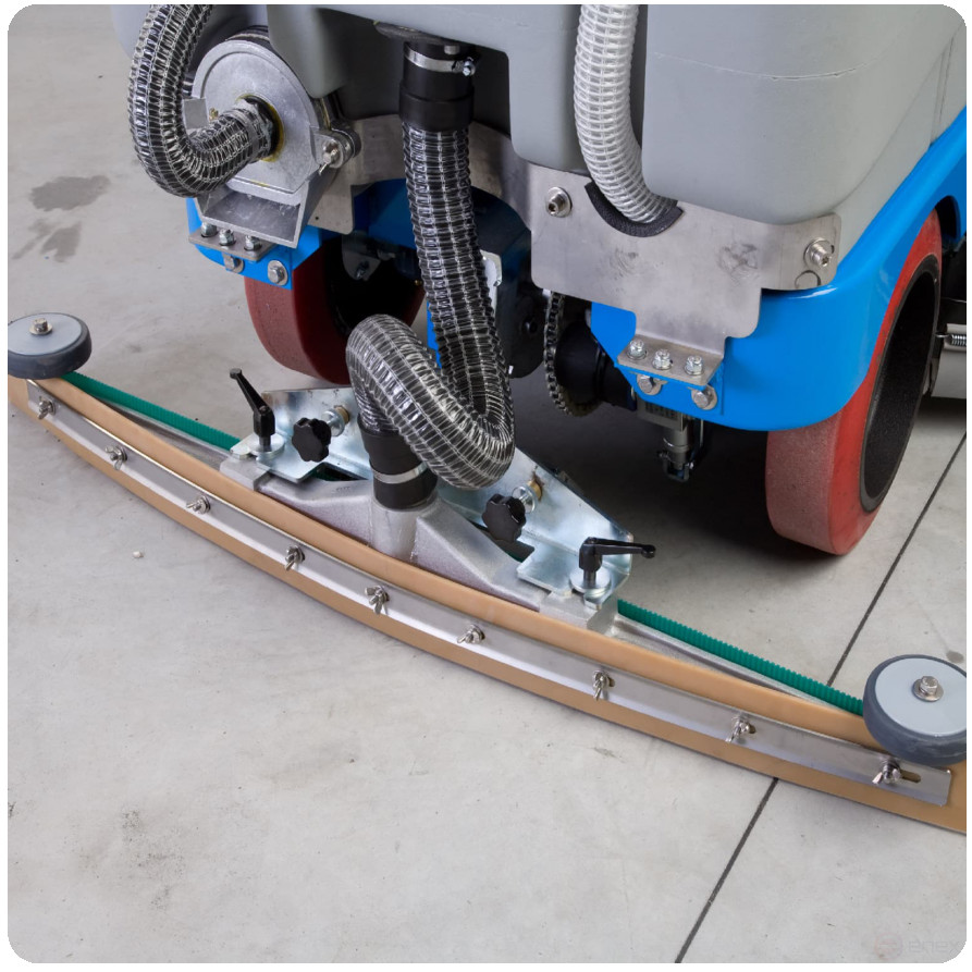 Поломоечная аккумуляторная машина с местом оператора UNICA 100, c АКБ Гель 240 Ач