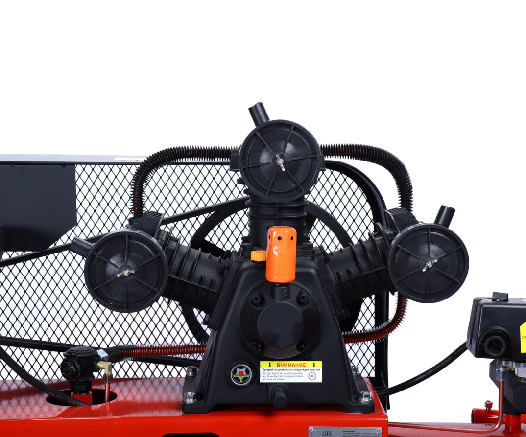 Компрессор пневматический 220В 3.0кВт 8атм. 400л/мин. ресивер-200л поршневой ременной GTE