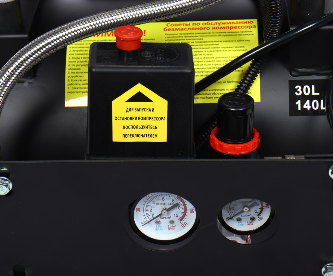 Pneumatic compressor 220V 1.5kW 8atm. 140L/min. receiver-30L oil-free piston GTE