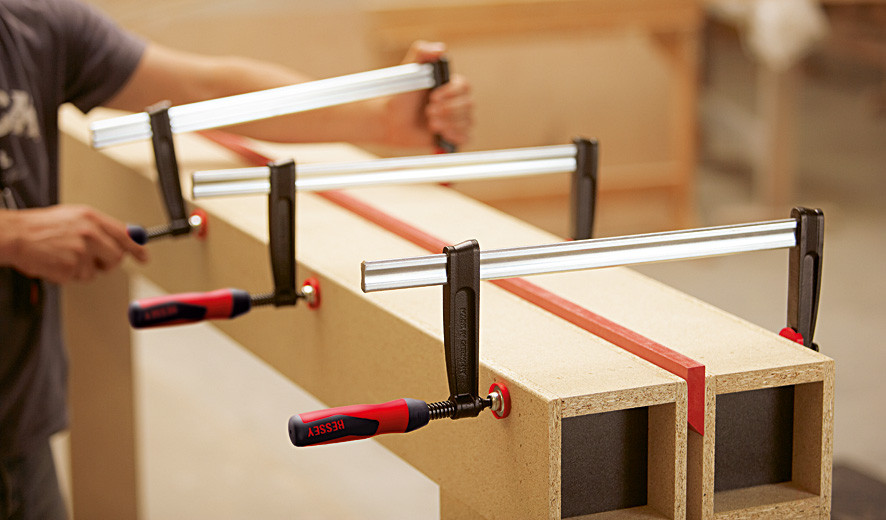 TPN20BE-2K Струбцина из ковкого чугуна 200/100, усилие: 5.5 кН, с 2-компонентной рукояткой, полая рейка