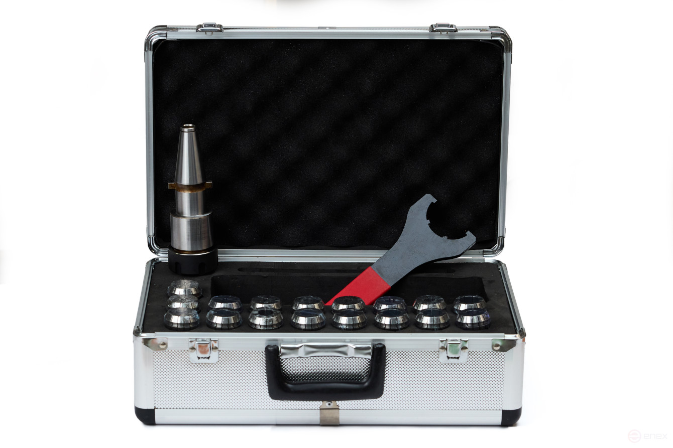 Патрон цанговый ISO30 с цангами