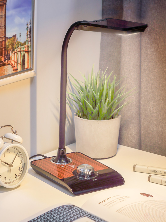 Настольный светильник ЭРА NLED-473-10W-BK светодиодный черный с деревом