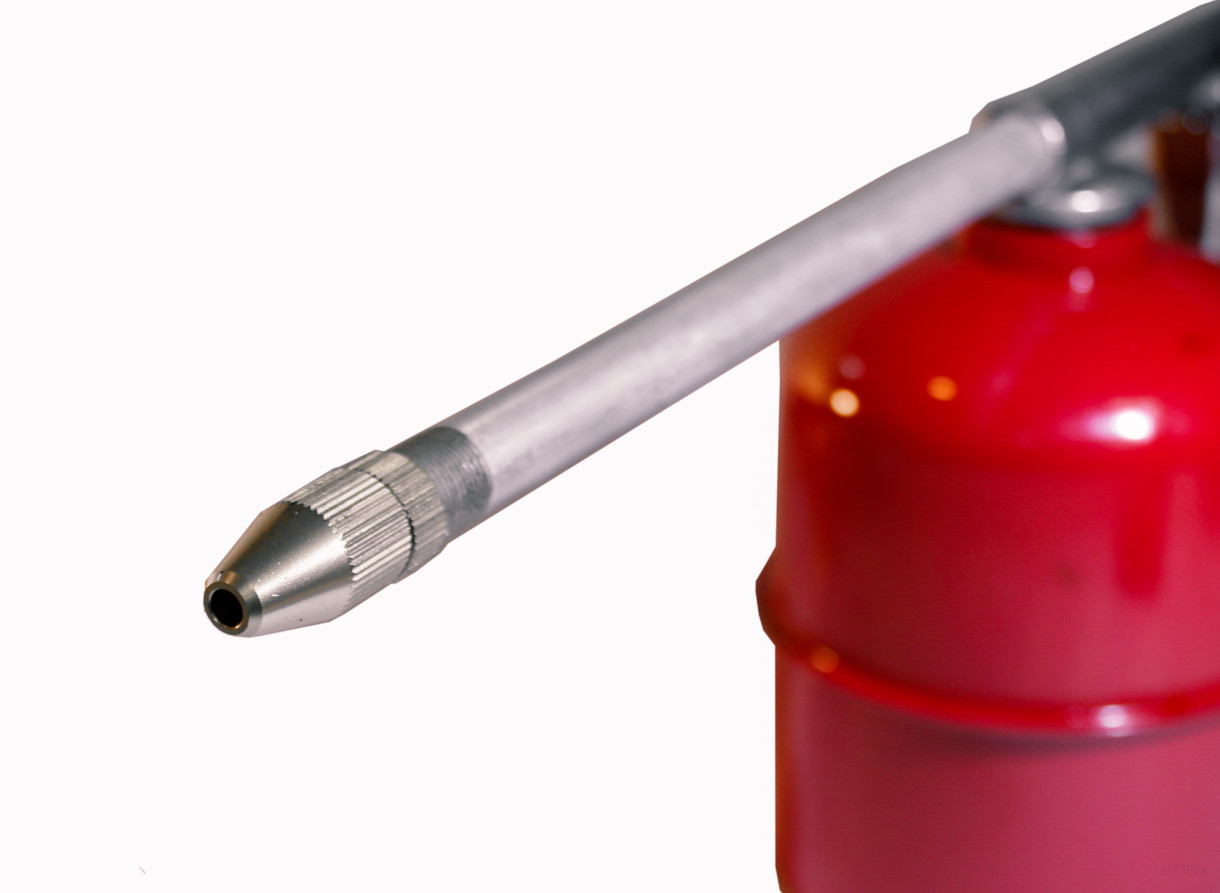 A set of painting tools for the Villager VAT-S5 5/1 compressor