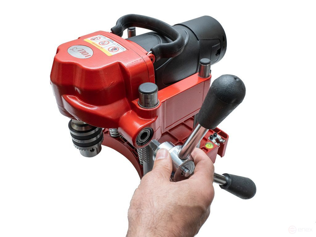 SDM152 machine for cutting holes in pipes