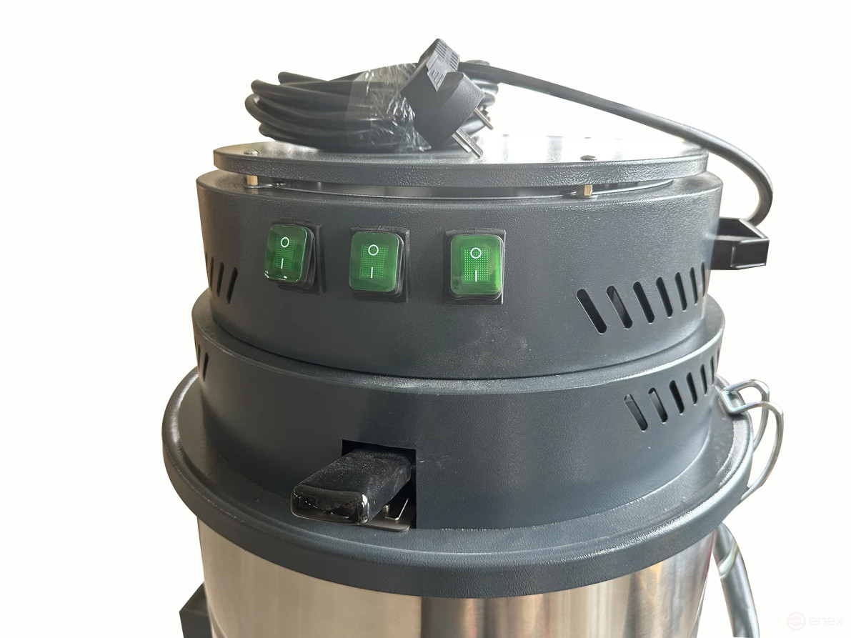 Трехтурбинный промышленный пылесос 220B для сухой и влажной уборки PVC3 L100