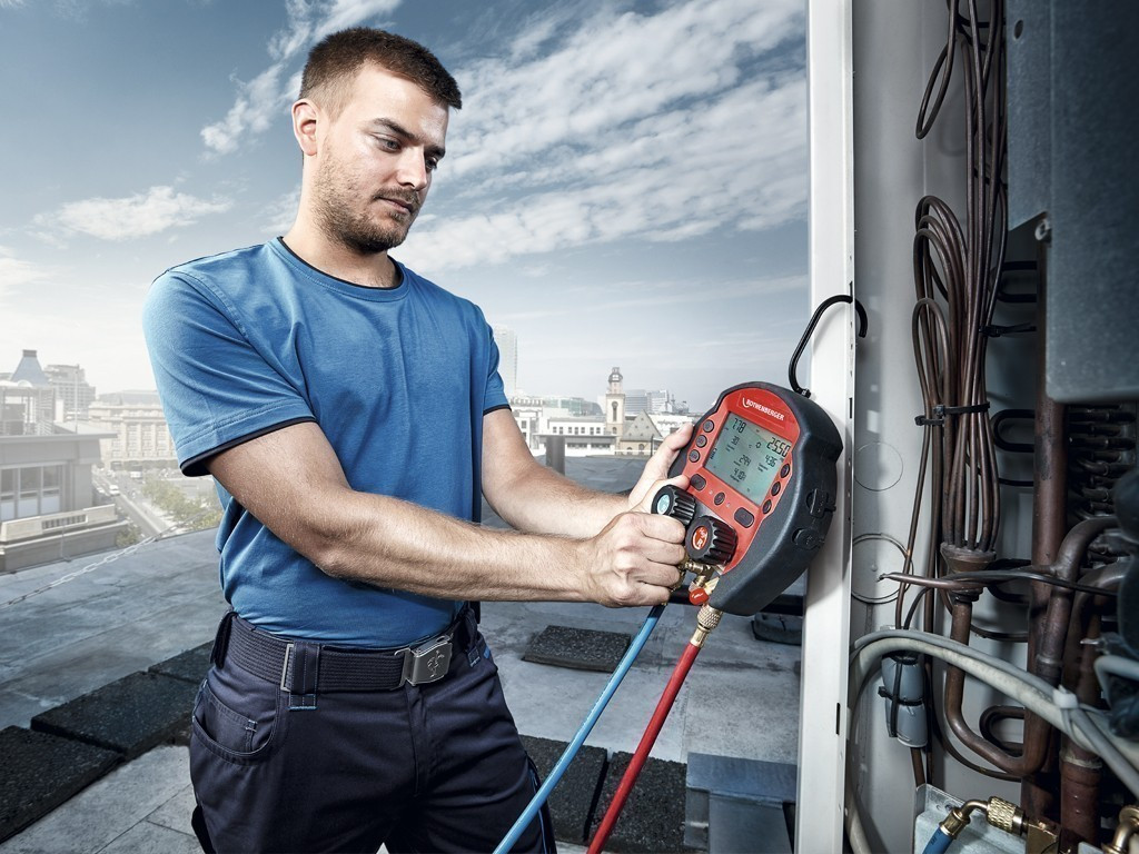 Двухступенчатый вакуумный насос ROAIRVAC R32, 1,5 (Роэйрвак)