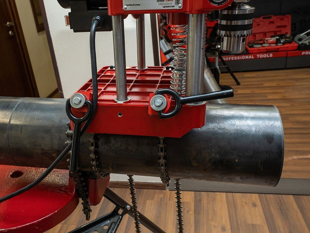 SDM152 machine for cutting holes in pipes