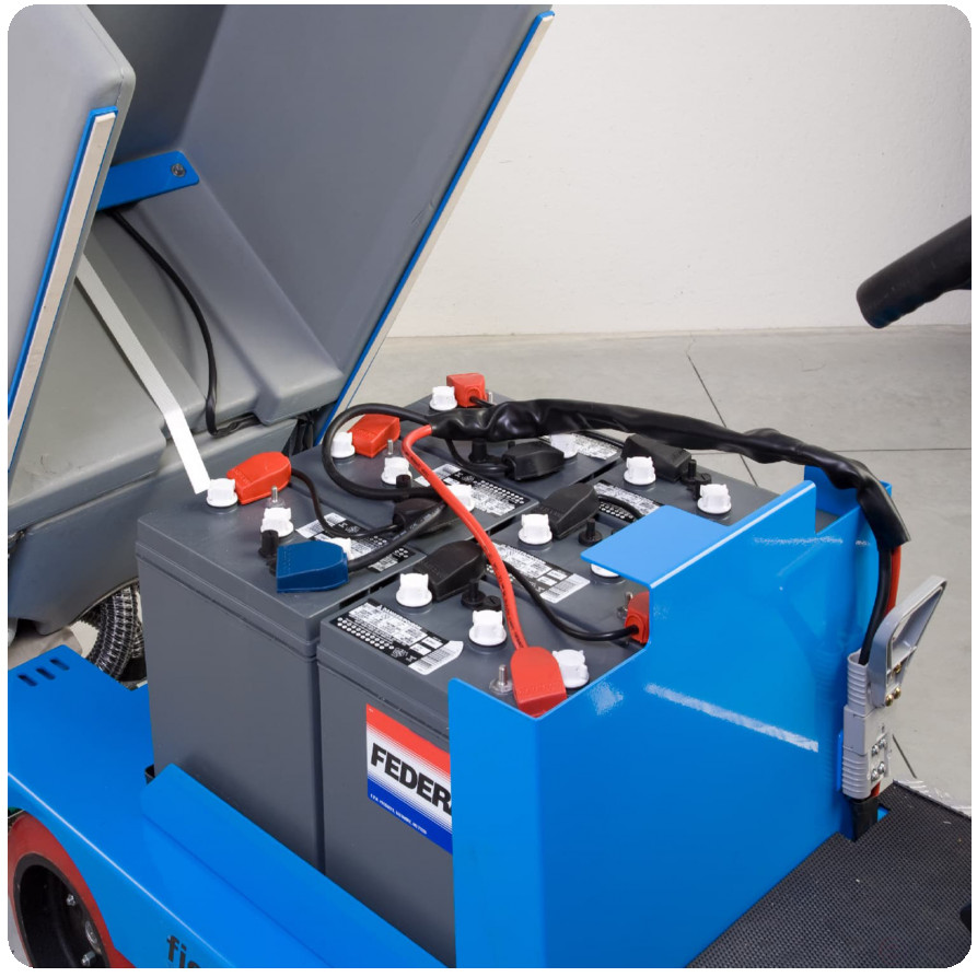 Поломоечная аккумуляторная машина с местом оператора UNICA 100, без АКБ