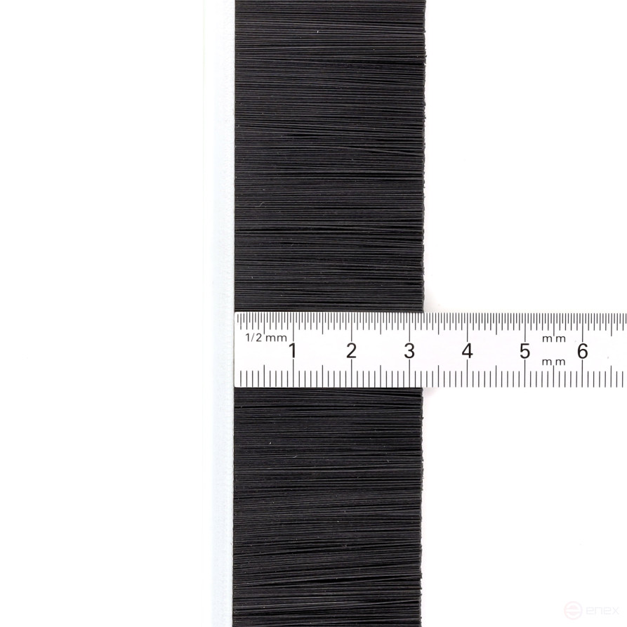 Щетка полосовая линейный уплотнитель 2500*38*5, ворс высотой 33 мм PPL черный 0,25 (EB-1121)