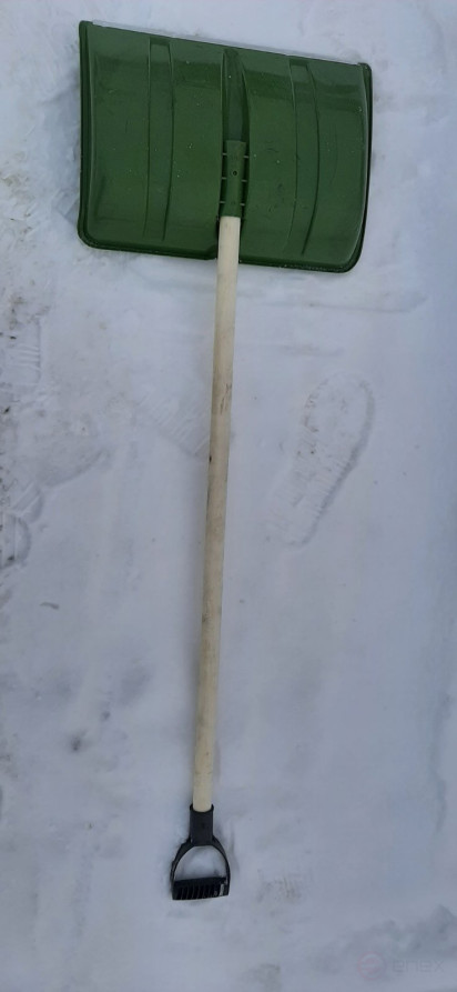 Plastic shovel "LEDOk" COLOR with wooden handle and V-shaped handle, 470x350 mm