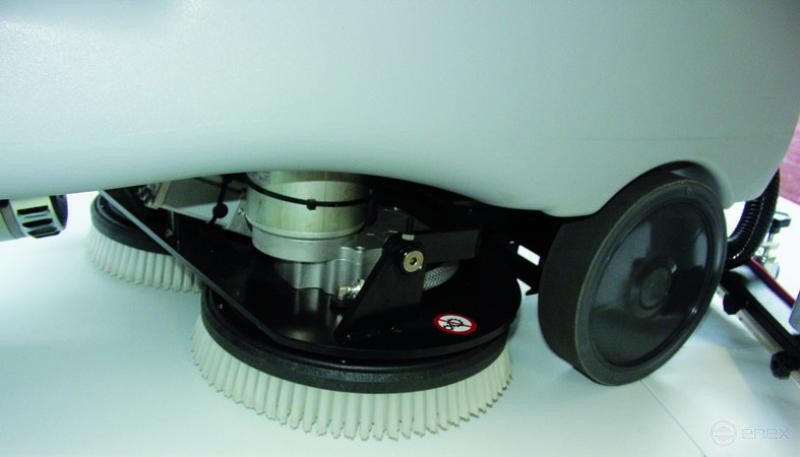 A scrubbing battery machine with an operator