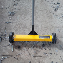 Magnetic collector on wheels 330 mm PROF-MAGNET