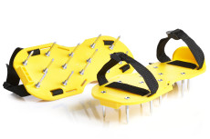 802 Приспособление для аэрации газона