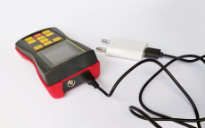 Зарядное устройство для твердомеров ТКМ серии C