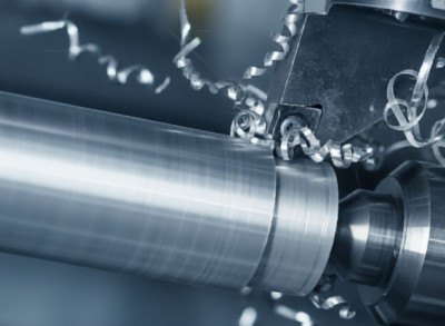 How to safely clean away metal fluids by blowing with compressed air