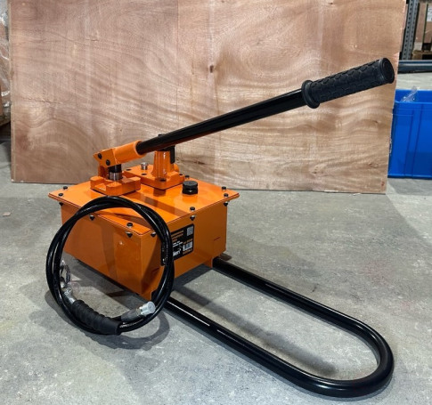 Manual hydraulic two-stage pump RNG-7080 (700 bar, 8.0 L, RVD 1.8 m) MALIEN