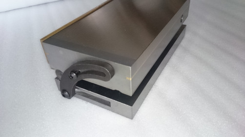 Magnetic inclined plate PMN 7208-0117