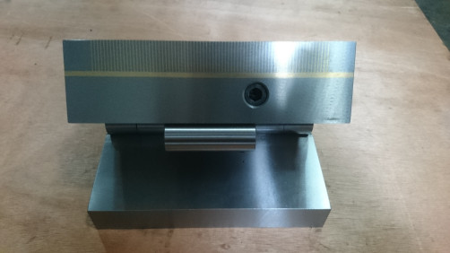 Magnetic inclined plate PMN 7208-0101