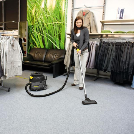 Vacuum cleaner for dry cleaning T 15/1