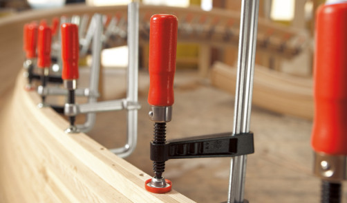 TG12 Струбцина из ковкого чугуна 120/60, усилие: 6 кН, с деревянной рукояткой, полая рейка