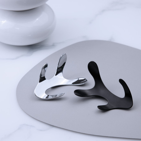 Крючок меб. четырехрожковый мет. KORAL черный матовый AKS