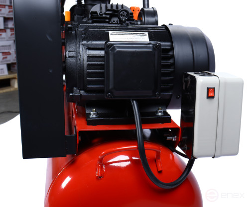 Компрессор пневматический 380В 3.0кВт 8атм. 400л/мин. ресивер-100л поршневой ременной GTE