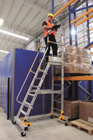 Warehouse ladder-platform of 5 steps