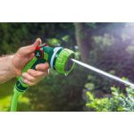 Pistol-type sprinkler 7 functions with smooth adjustment of water pressure with the thumb