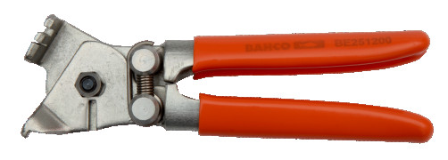 Pliers for the manufacture of clamps