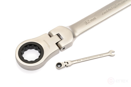 The key is a 7 mm combination ratchet joint