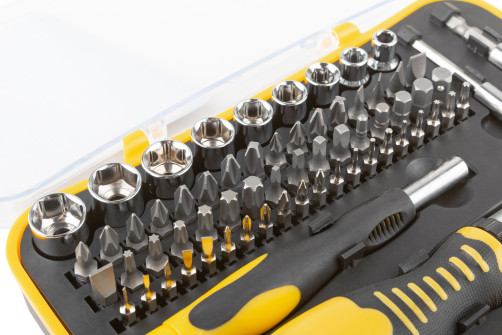 Отвертки реверсивная и для точных работ, набор 65 шт., пластиковый прорезиненный кейс