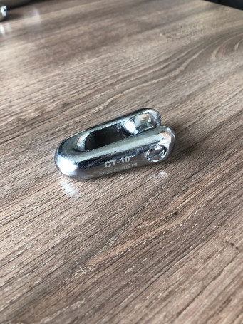 The connector of the cable of the leader ST-80 is MALIEN