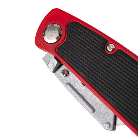 Trapezoidal knife with automatic locking