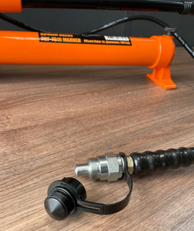 Manual hydraulic two-stage pump RNG-7010 (700 bar, 1.0 L, RVD 1.8 m) MALIEN