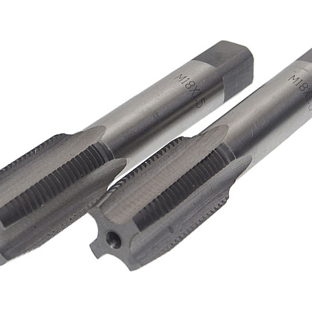 Метчик ER-01815M M18x1,5 (2шт),в пластиковом футляре ЭВРИКА /1