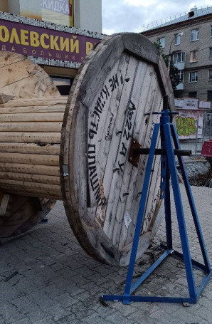 Домкрат кабельный винтовой ДК-5В МАЛИЕН, барабаны до № 22, г/п до 5 тонн (комплект: 2 стойки, 2 винтовые тяги на подшипниках, ось d=48 мм, L=1750 мм с поджимными башмаками)