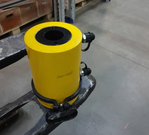 Hydraulic jack with hollow rod DP60-100G (hydraulic return, g/n 60t, stroke of the rod 100mm, pick-up 252mm) MALIEN