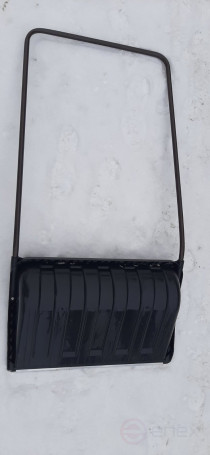 Скрепер пластмассовый Пилатус 700*465 мм с алюминиевой планкой и металлической ручкой