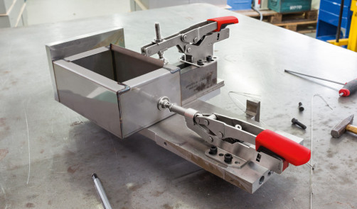 STC-IHH15 Adjustable clamp, with crank lever, force: 2.5 kN, with a retractable stop on a horizontal base 25