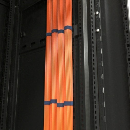 CDV-150x9-22U-RAL9005 Перфорированный вертикальный кабельный организатор-лоток 150х9 мм, высотой 979 мм, для шкафа высотой 22U, черный