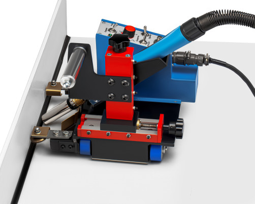 Burner movement mechanism for welding vertical and horizontal corner seams in confined spaces KC-5