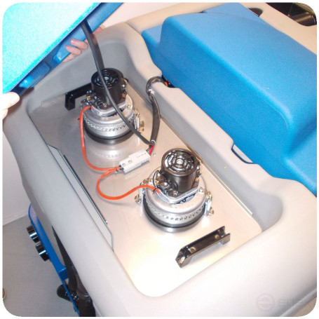 Поломоечная аккумуляторная машина с местом оператора I 60 TEB, c АКБ Литий от 315 Ач