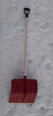 Лопата снеговая "Метелица" Цветная с алюминиевой планкой с деревянным черенком и V-ручкой, 410х400 d-32