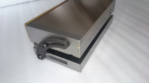 Magnetic inclined plate PMN 7208-0001