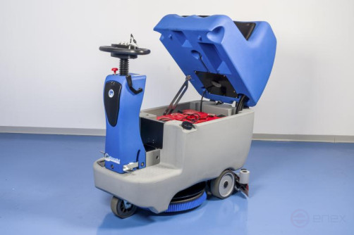 ECOSTAR 55 NEW battery cleaning machine with operator