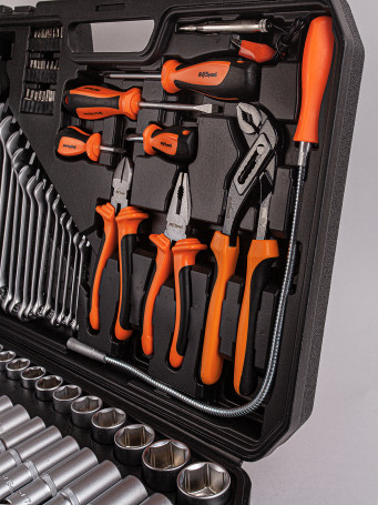 AV Steel Tool Kit 147 pieces, 1/4", 1/2", Professional
