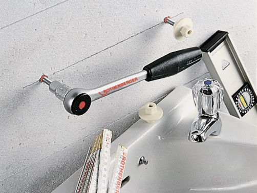 Набор с трещоткой и универсальным ступенчатым ключом